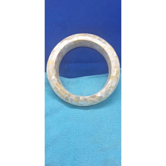 Inlaid Mother Of Pearl mosaic cream color bangle bracelet- mint condition! - Picture 4 of 7